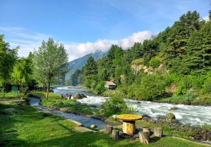 Grand Kashmir Tour Package Starting from Amritsar